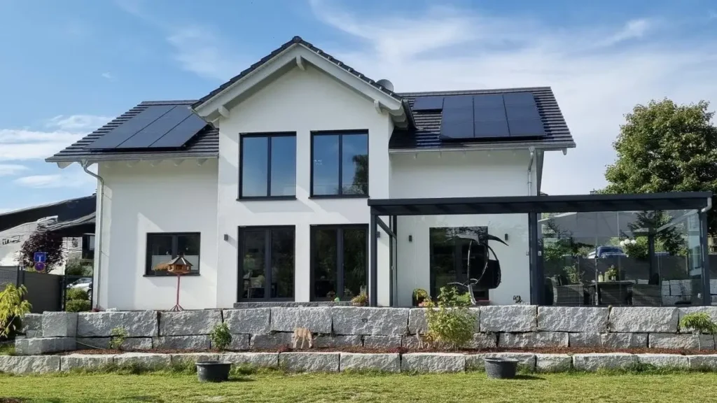 Einfamilienhaus mit Wintergarten und Gartenanlage | Single-family home with conservatory and garden