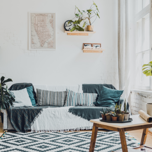 Modernes Wohnzimmer mit viel Tageslicht | Modern Living Room with Natural Light