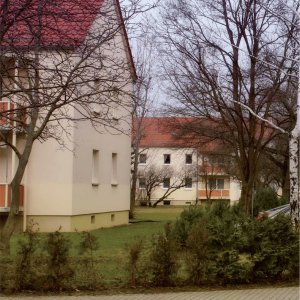 Gepflegte Wohnanlage mit parkähnlicher Umgebung | Well-Maintained Residential Complex with Green Surroundings