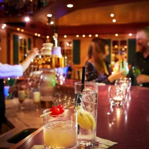 Hotelbar mit Cocktailangebot | Hotel Bar with Cocktail Selection