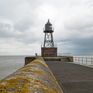 Leuchtturm an der Hafenmole in Wilhelmshaven | Lighthouse at the Harbour Mole in Wilhelmshaven