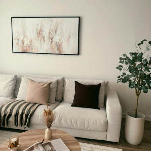 Stilvolles Wohnzimmer mit großem Wandbild | Elegant Living Room with Large Wall Art