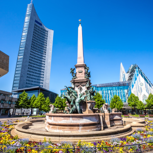 Augustusplatz Leipzig mit City-Hochhaus | Augustusplatz Leipzig with City High-Rise