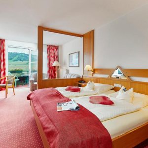 Komfortables Doppelzimmer mit Balkon | Comfortable Double Room with Balcony