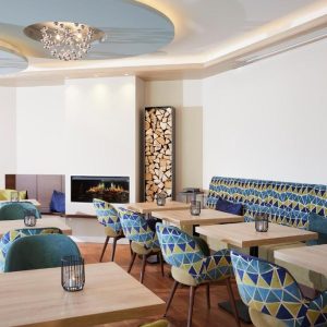 Modern gestalteter Restaurantbereich | Modern Restaurant Interior