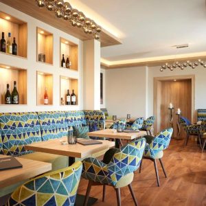 Modernes Restaurant mit stilvollem Interieur | Modern Restaurant with Stylish Interior