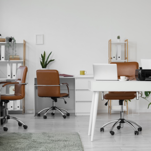 Offener Arbeitsbereich mit integrierter Kommunikationszone | Open-Plan Workspace with Integrated Meeting Area
