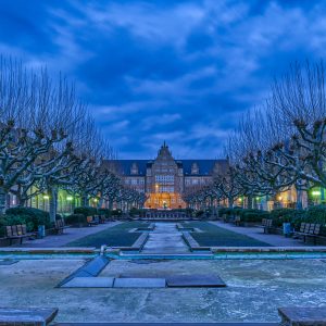 Friedensplatz in Oberhausen mit Blick auf das Amtsgericht | Friedensplatz in Oberhausen with View of the District Court