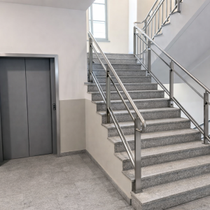 Modernes Treppenhaus mit Aufzugsanlage | Modern Staircase with Elevator