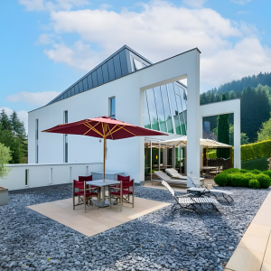 Großzügige Sonnenterrasse mit Designvilla | Spacious Sun Terrace with Designer Villa