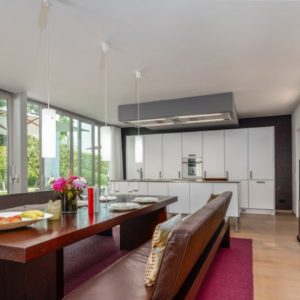 Offener Essbereich mit Designküche | Open Dining Area with Designer Kitchen